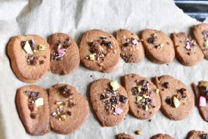 Påskespecier med vanilje – klassiske småkager med påskepynt