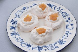 Påske fuglereder med lemon curd - marengs spejlæg