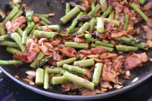 Pasta med asparges, bacon, citron & parmesan - opskrift