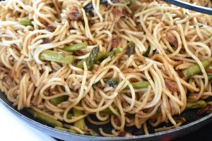 Pasta med asparges, bacon, citron & parmesan - opskrift