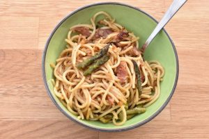 Pasta med asparges, bacon, citron & parmesan - opskrift