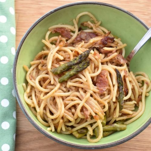 Pasta med asparges, bacon, citron & parmesan - opskrift