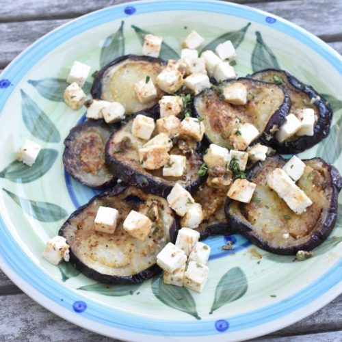 Stegte auberginer med hvidløg og feta