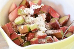 DSC_1327 • nogetiovnen.dk Kardemommekage med rabarber - opskrift