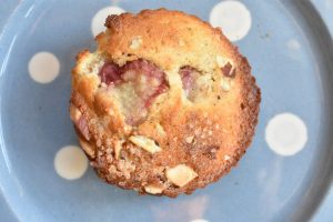 Rabarbermuffins med kardemomme - svampede muffins 