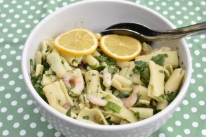 Pastasalat med rejer og spinat - nem opskrift