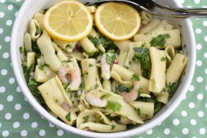 Pastasalat med rejer og spinat - nem opskrift