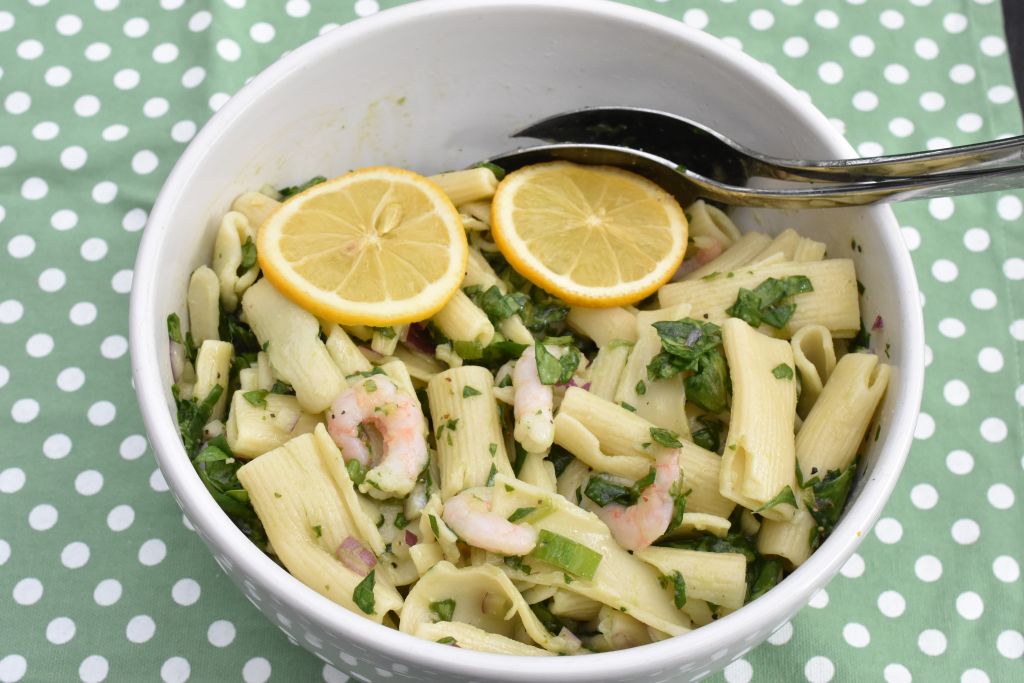 Pastasalat med rejer og spinat - nem opskrift