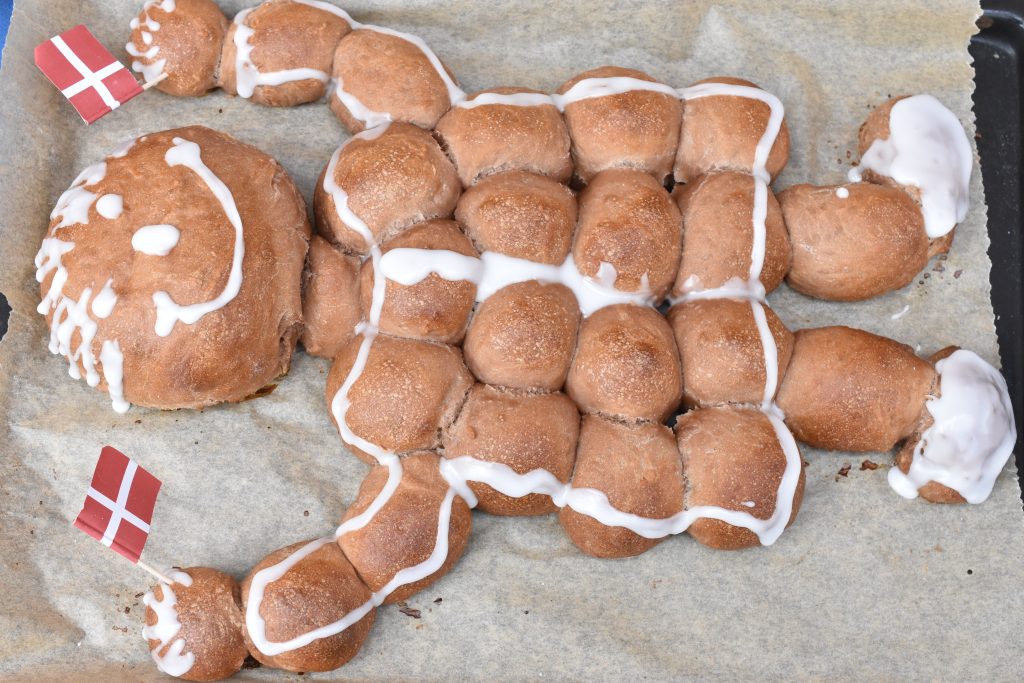 Kagekone med boller - bollekagekone med kakaoboller