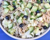 Pastasalat med spidskål, feta og agurk - sommer pastasalat