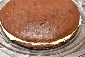 DSC_0162 • nogetiovnen.dk Brun lagkage med smørcreme - opskrift på gammeldags lagkage