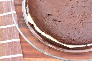 DSC_0165 • nogetiovnen.dk Brun lagkage med smørcreme - opskrift på gammeldags lagkage