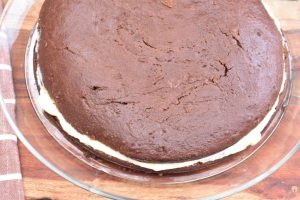 DSC_0166 2 • nogetiovnen.dk Brun lagkage med smørcreme - opskrift på gammeldags lagkage