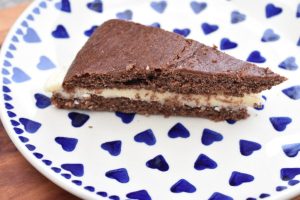 DSC_0169 • nogetiovnen.dk Brun lagkage med smørcreme - opskrift på gammeldags lagkage