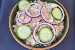 Spicy tunsalat med æg - nem opskrift på salat med tun