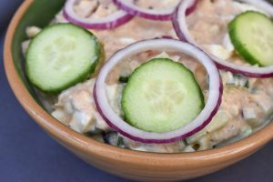 Spicy tunsalat med æg - nem opskrift