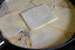 Frittata med grønne asparges, rødløg og ost