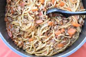 One pot spaghetti bolognese med hakket kylling - nem opskrift