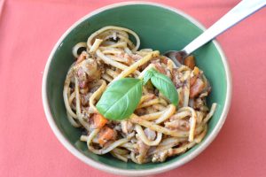 One pot spaghetti bolognese med hakket kylling - nem opskrift