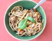 One pot spaghetti bolognese med hakket kylling - nem opskrift