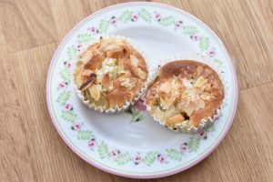 DSC_0414 • nogetiovnen.dk Ingefærmuffins med rabarber - lækre rabarbermuffins