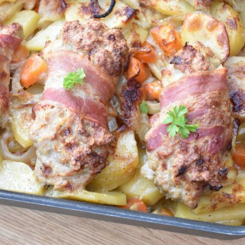 Baconruller i fad med flødekartofler - lækker ovnret