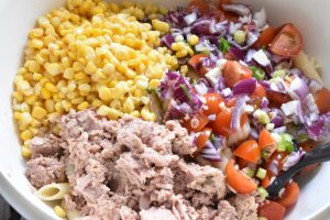 Pastasalat med tun og dressing - nem opskrift