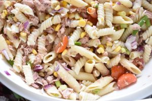 Pastasalat med tun og dressing - nem opskrift