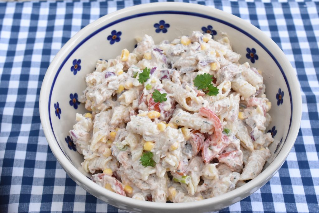 Pastasalat med tun og dressing - nem opskrift