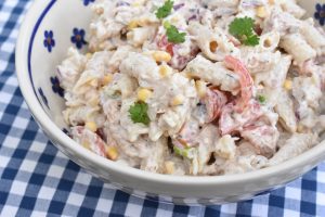Pastasalat med tun og dressing - nem opskrift