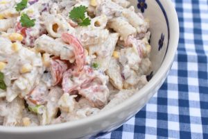 Pastasalat med tun og dressing - nem opskrift
