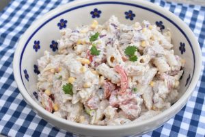 Pastasalat med tun og dressing - nem opskrift