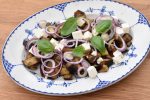 Aubergine salat med feta - opskrift på varm auberginesalat