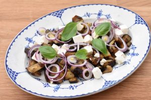 DSC_0891 • nogetiovnen.dk Aubergine salat med feta - opskrift på varm auberginesalat