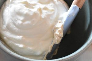 Pastasalat med pikantost - cremet og lækker - nem opskrift