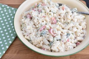 DSC_1038 • nogetiovnen.dk Pastasalat med pikantost - cremet og lækker - nem opskrift