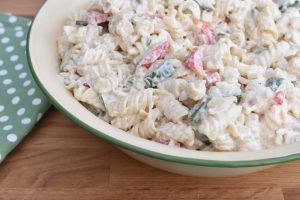 DSC_1040 • nogetiovnen.dk Pastasalat med pikantost - cremet og lækker - nem opskrift