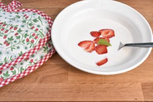 Skyr koldskål - hjemmelavet kærnemælkskoldskål