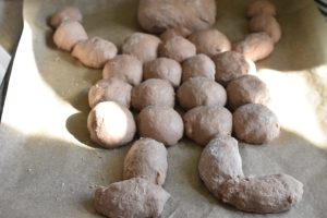 Kagekone med boller - bollekagekone med kakaoboller