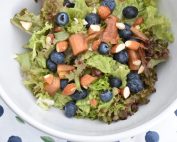 Salat med blåbær, rabarber og dressing - opskrift