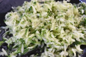 Tzatziki med skyr - sund og frisk - nem opskrift 