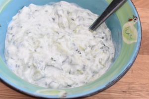 Tzatziki med skyr - sund og frisk - nem opskrift 