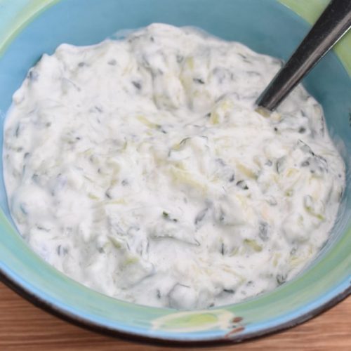 Tzatziki med skyr - sund og frisk - nem opskrift