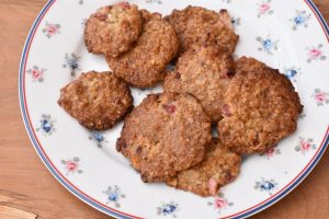 DSC_0701 • nogetiovnen.dk Cookie sandwich med rabarbersmørcreme - lækker sommerdessert
