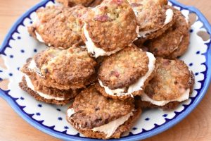 DSC_0729 • nogetiovnen.dk Cookie sandwich med rabarbersmørcreme - lækker sommerdessert