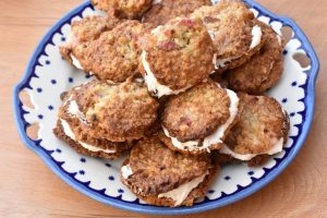 DSC_0730 • nogetiovnen.dk Cookie sandwich med rabarbersmørcreme - lækker sommerdessert