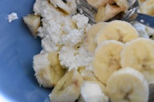 Bananpandekager med hytteost - opskrift