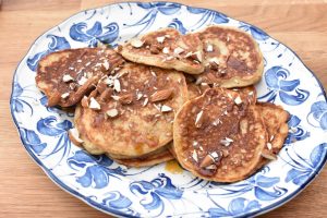 Bananpandekager med hytteost - opskrift