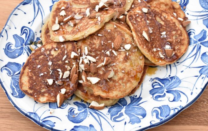 Bananpandekager med hytteost - opskrift
