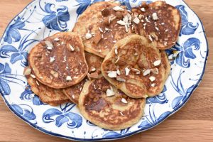 Bananpandekager med hytteost - opskrift